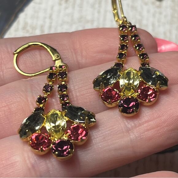 Vintage Elegant Gold and Pink Rhinestone Crystal Dangle Earrings D2 - Picture 4 of 8